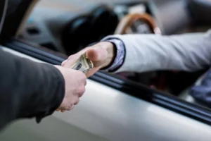 What to Do if the At-Fault Driver Offers Cash After a Car Crash